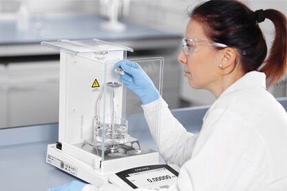 Laboratuvar Terazileri Hassas Ölçümün Temel Aracı