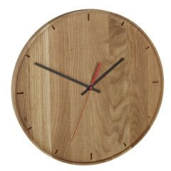 Meşe ağacından yapılmış analog duvar saati